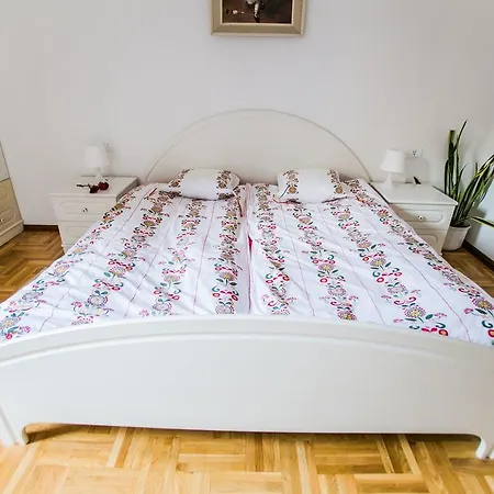 Grand View Apartman *