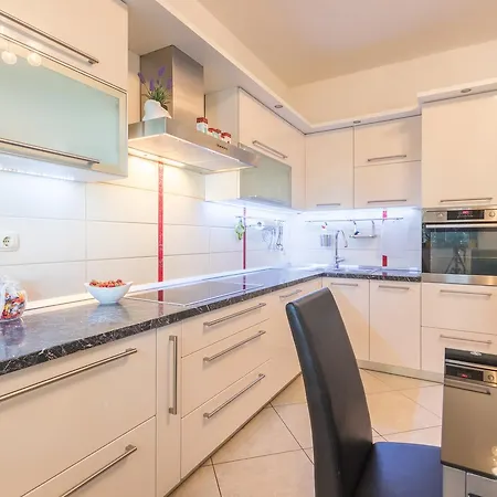 Grand View Apartment *